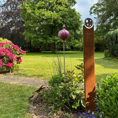 See the Moon, Garten-Stele